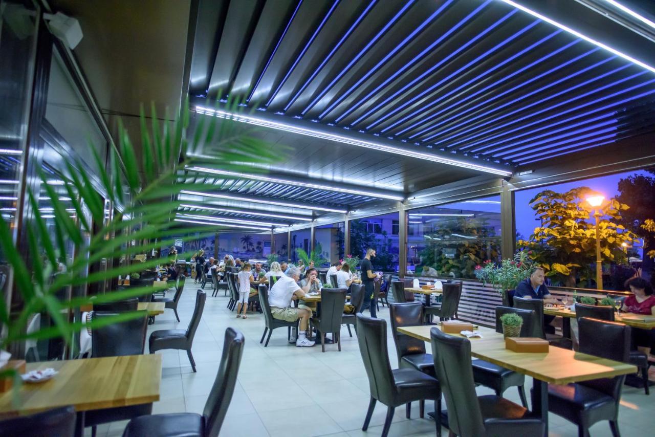 Hotel Tomis มามายา ภายนอก รูปภาพ