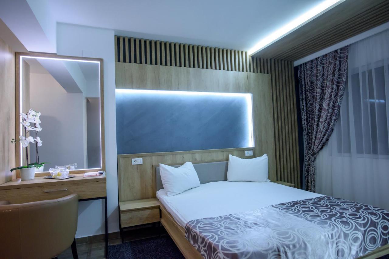 Hotel Tomis มามายา ภายนอก รูปภาพ