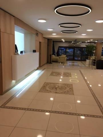 Hotel Tomis มามายา ภายนอก รูปภาพ
